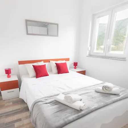 House Bartulovic - Jan With A Pool Vila